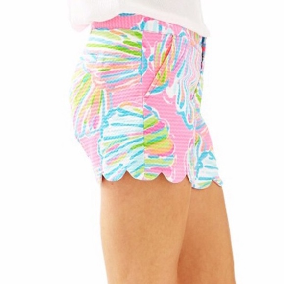 Lilly Pulitzer Scallop Buttercup Shorts in Pink Pout Shellabrate - Picture 2 of 7